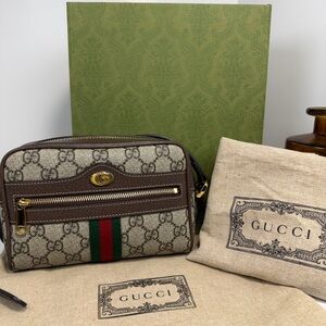 Gucci Ophidia GG Supreme Mini
Crossbody Bag - Excellent Condition!